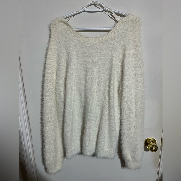 Fuzzy reversable top - Picture 1 of 5